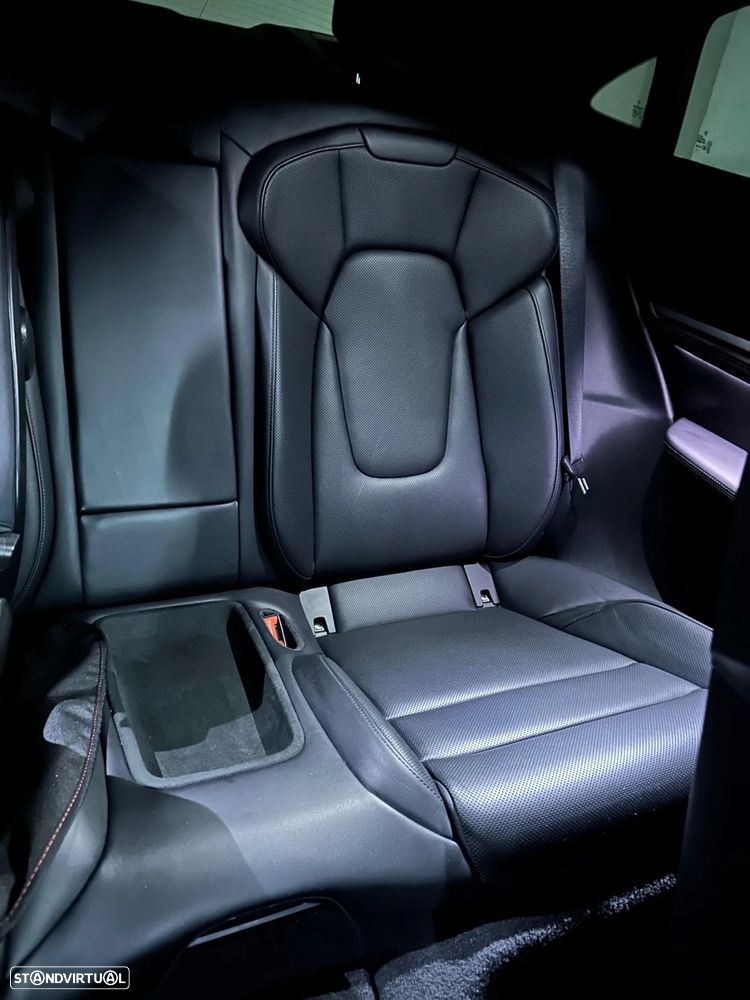 Porsche Taycan Turbo S - 12