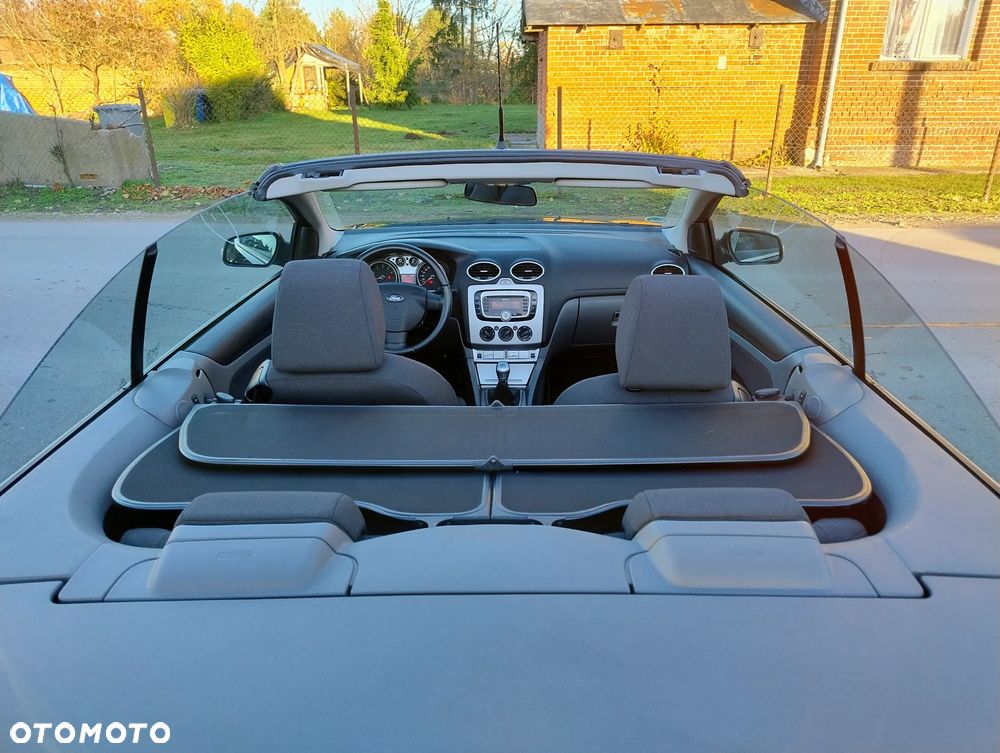 Ford Focus Coupe-Cabriolet 2.0 16V Black Magic - 5