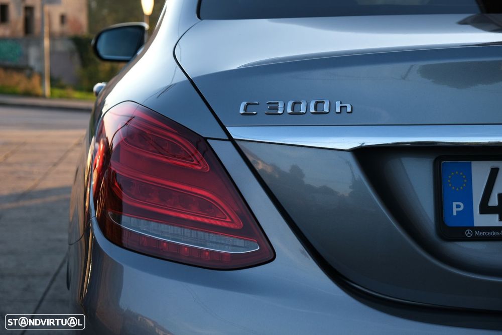 Mercedes-Benz C 300 h AMG Line - 28