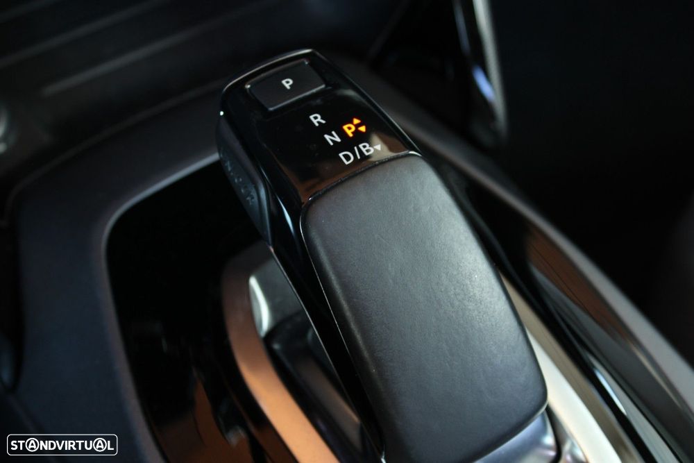 Peugeot e-2008 Allure - 41