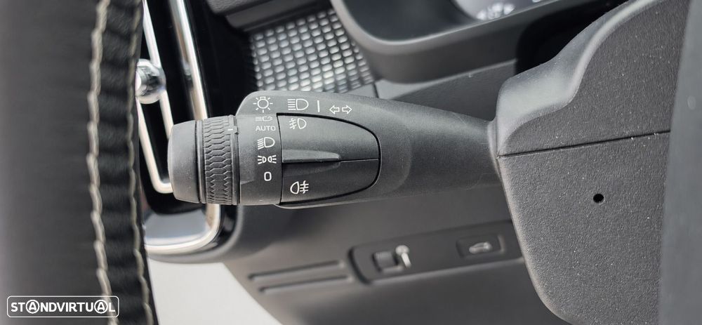 Volvo XC 40 2.0 D4 R-Design AWD - 18