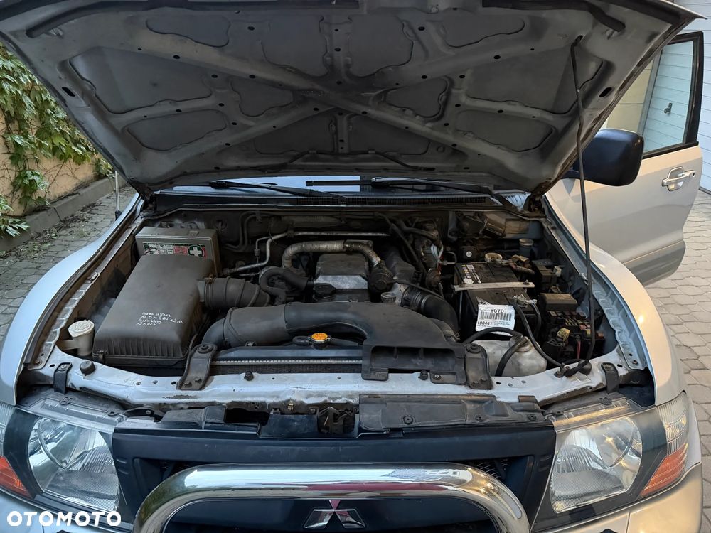 Mitsubishi Pajero - 16