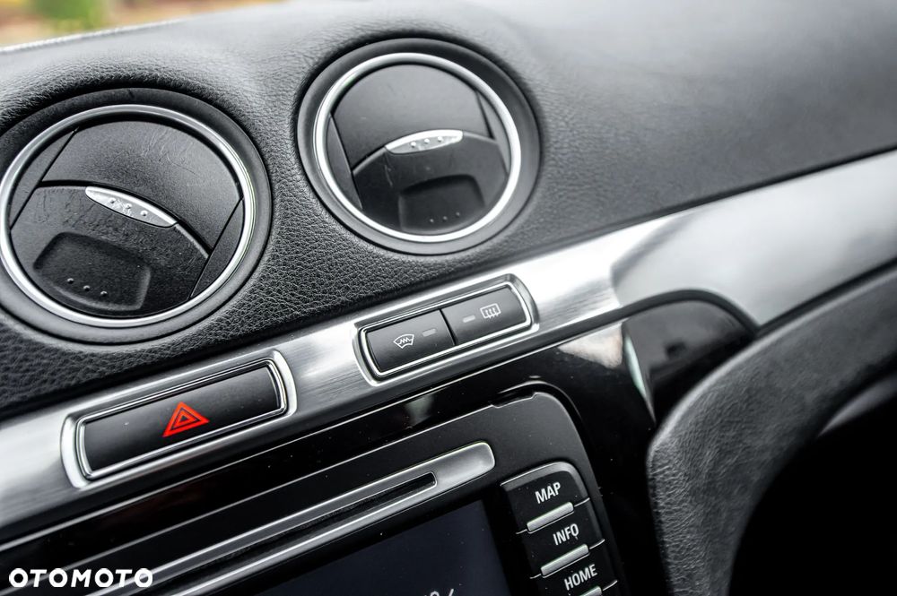 Ford S-Max 2.0 TDCi DPF Titanium X - 32