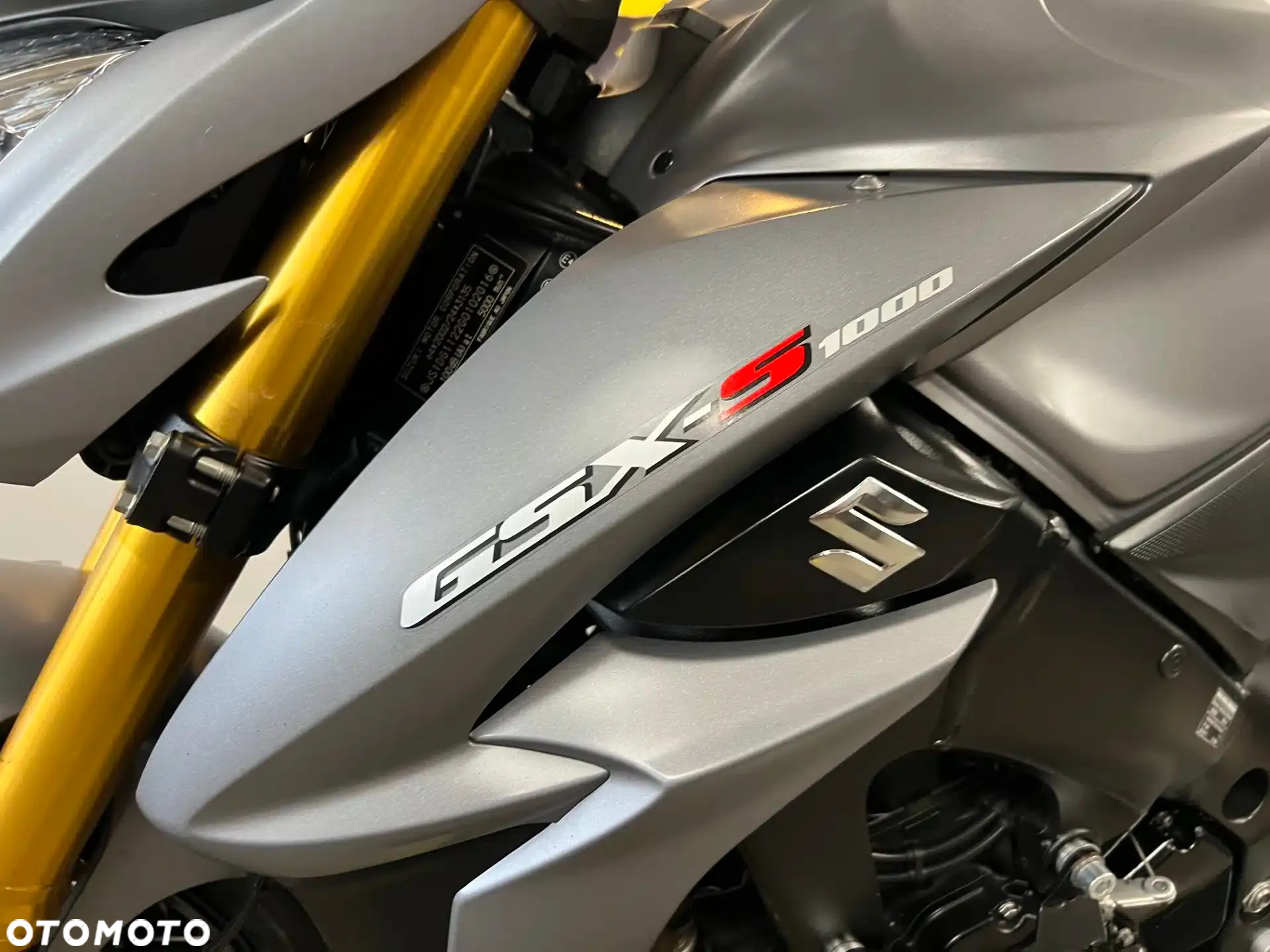 Suzuki GSX 1000 - 18