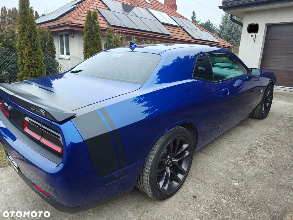 Dodge Challenger - 8