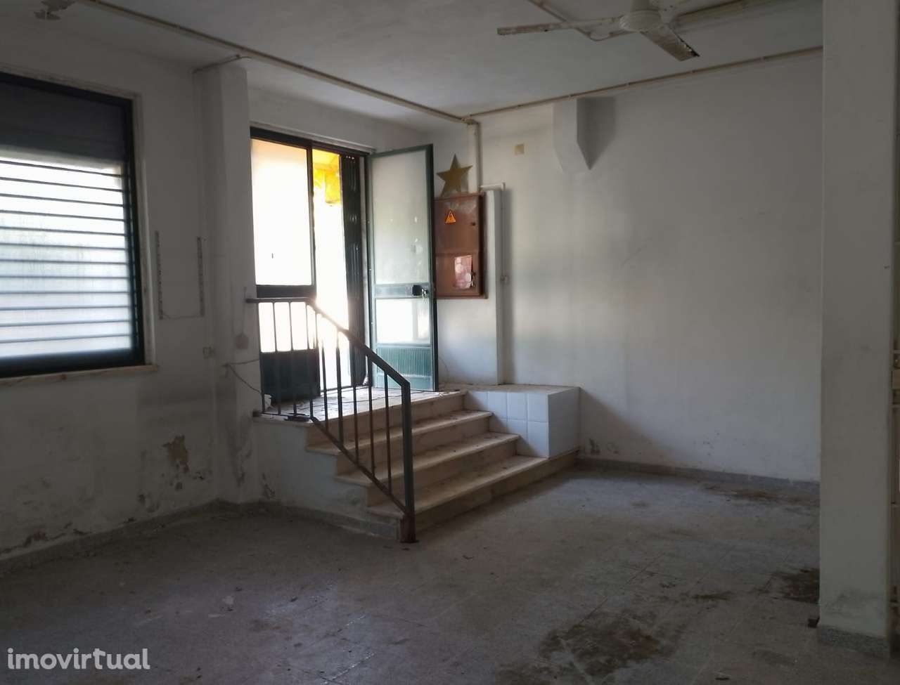 Loja de 82 m² no Linhó - com potencial para habitação - Grande imagem: 4/9