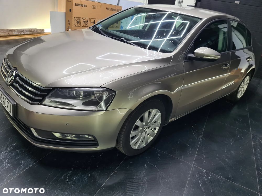 Volkswagen Passat 2.0 TDI Comfortline - 11