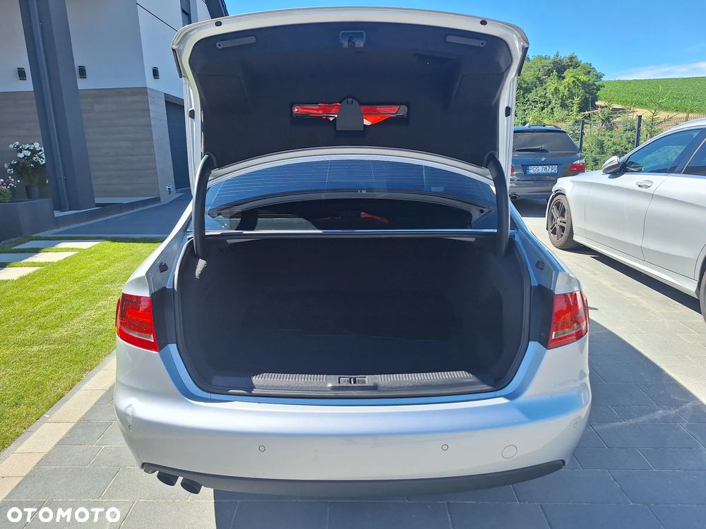 Audi A4 Limousine 2.0 TDI DPF Ambiente - 24