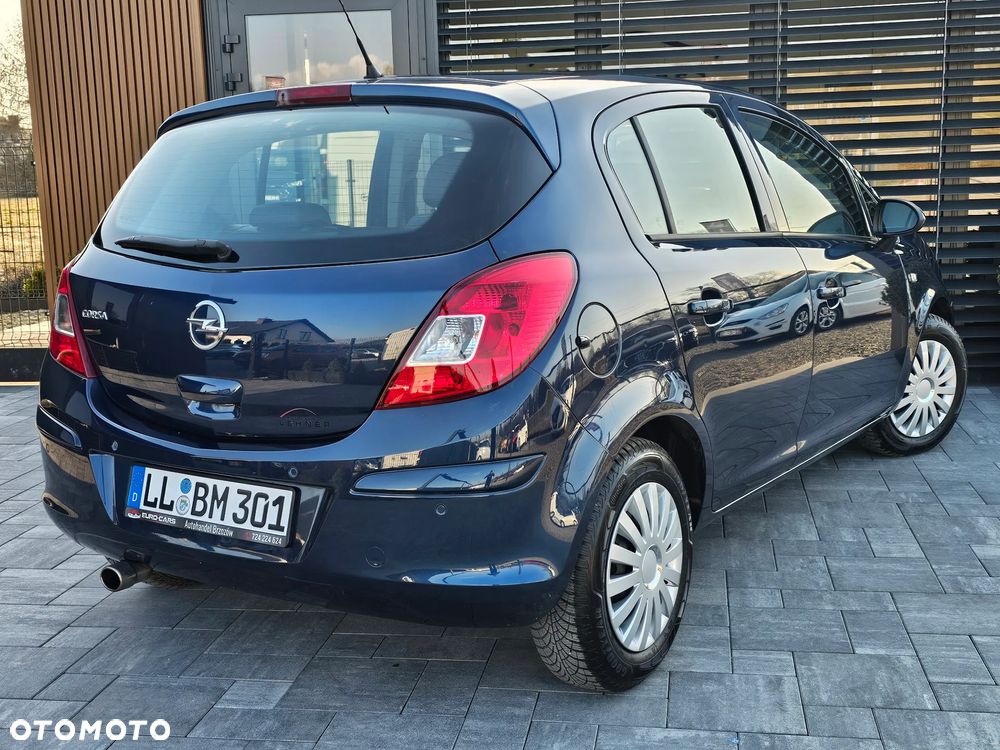 Opel Corsa 1.4 16V Cosmo - 3