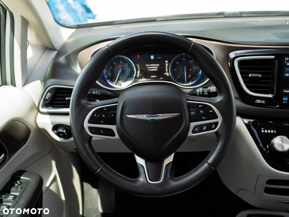Chrysler Pacifica - 32