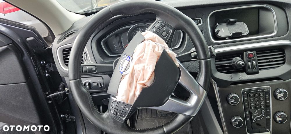 VOLVO V40 II 12 - 16 2.0 D5204T6 - HAK HOLOWNICZY BELKA KULA - 24