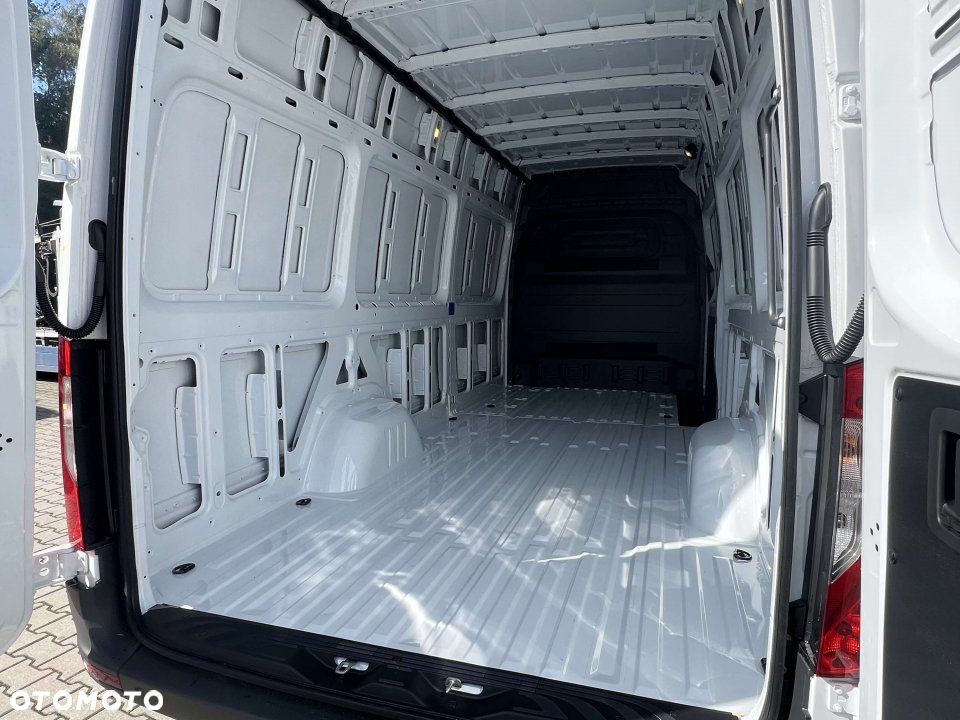Mercedes-Benz Sprinter - 5