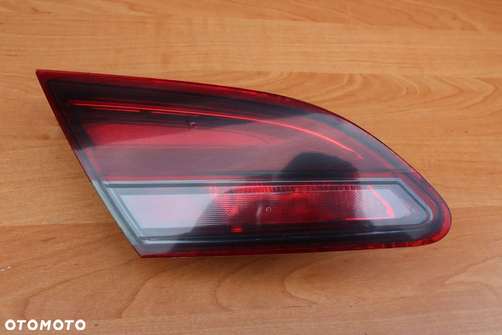 LAMPA LED CIEMNA W KLAPĘ LEWA TYLNA OPEL ASTRA J GTC 3 DRZWI EUROPA 13281878
