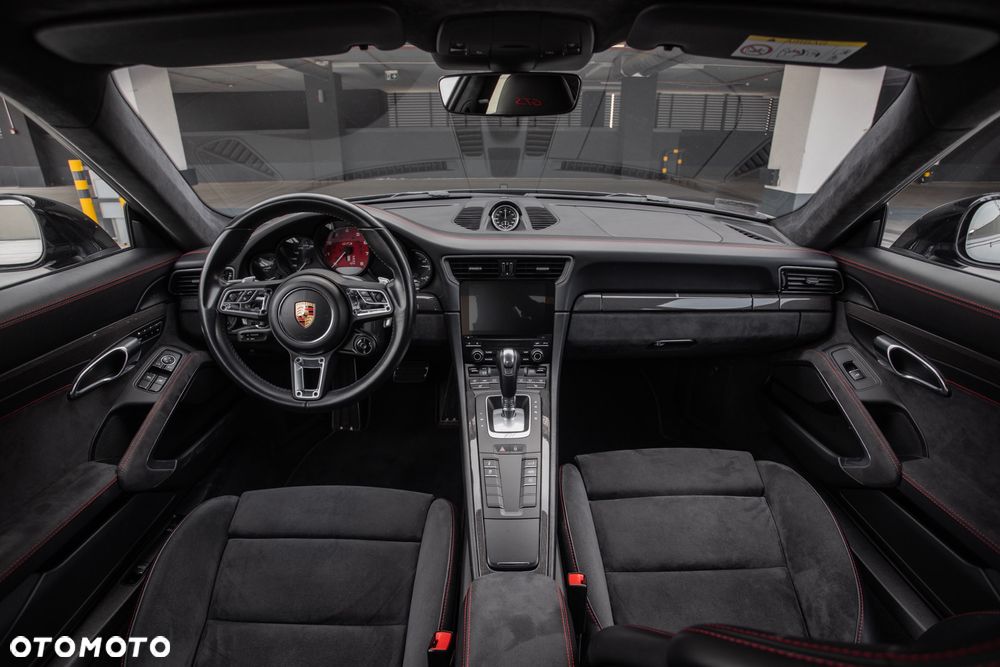 Porsche 911 Carrera GTS PDK - 30