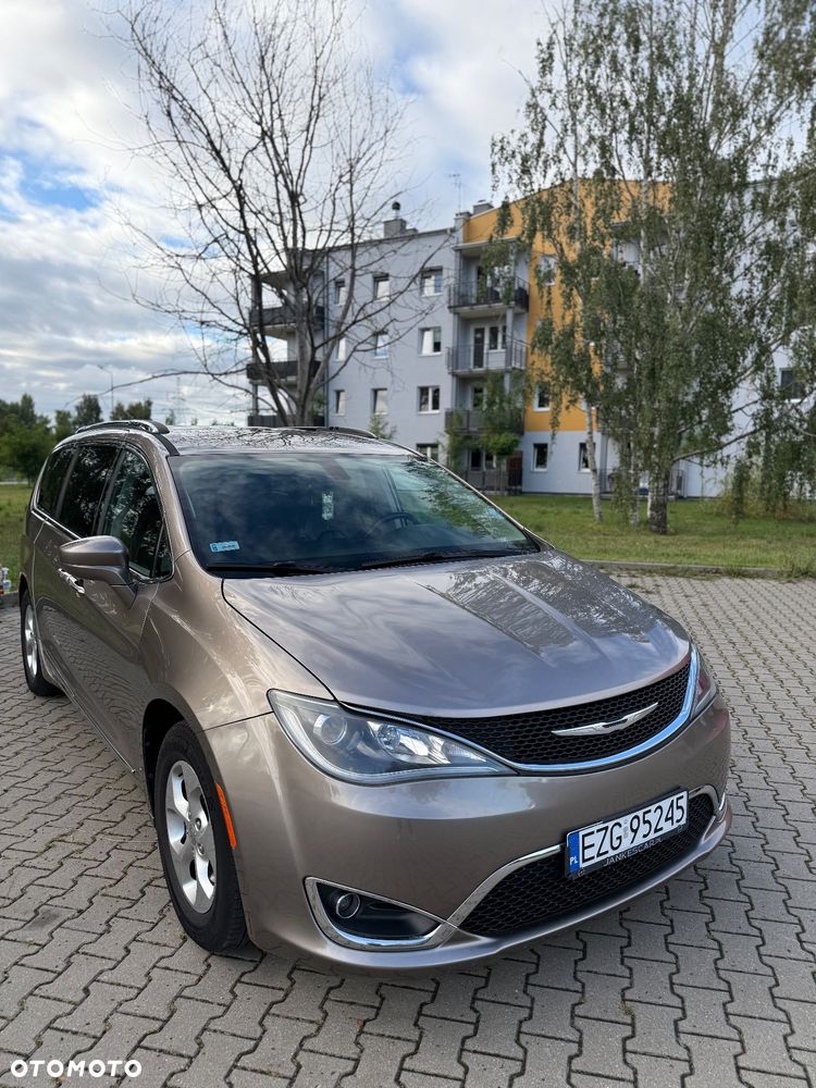 Chrysler Pacifica - 3