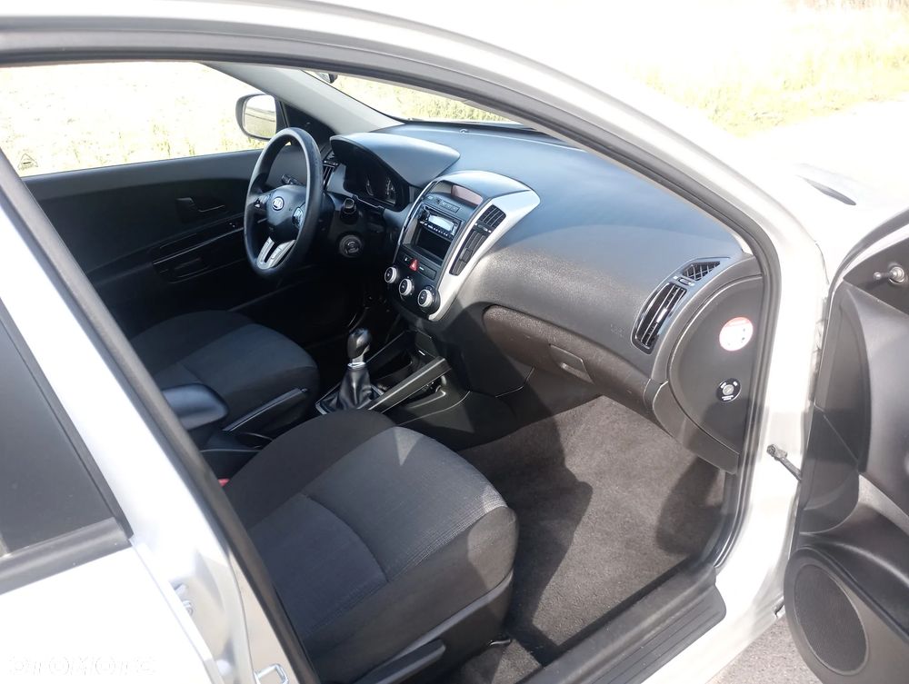 Kia Ceed 1.4 CVVT Attract - 17