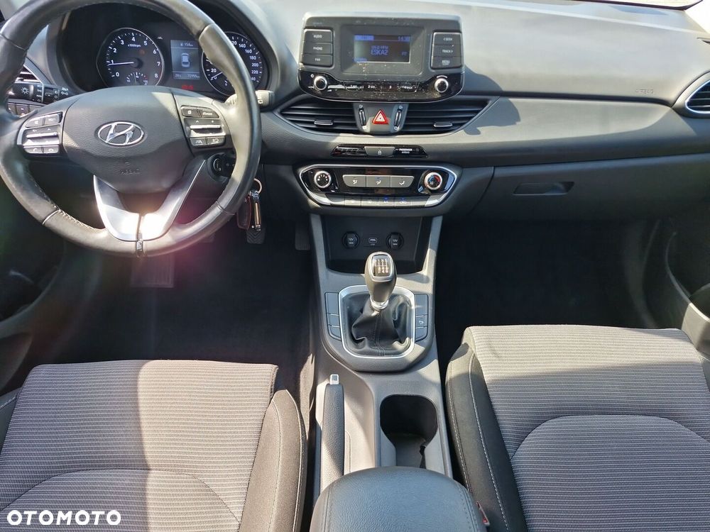 Hyundai i30 1.5 DPI Classic + - 12