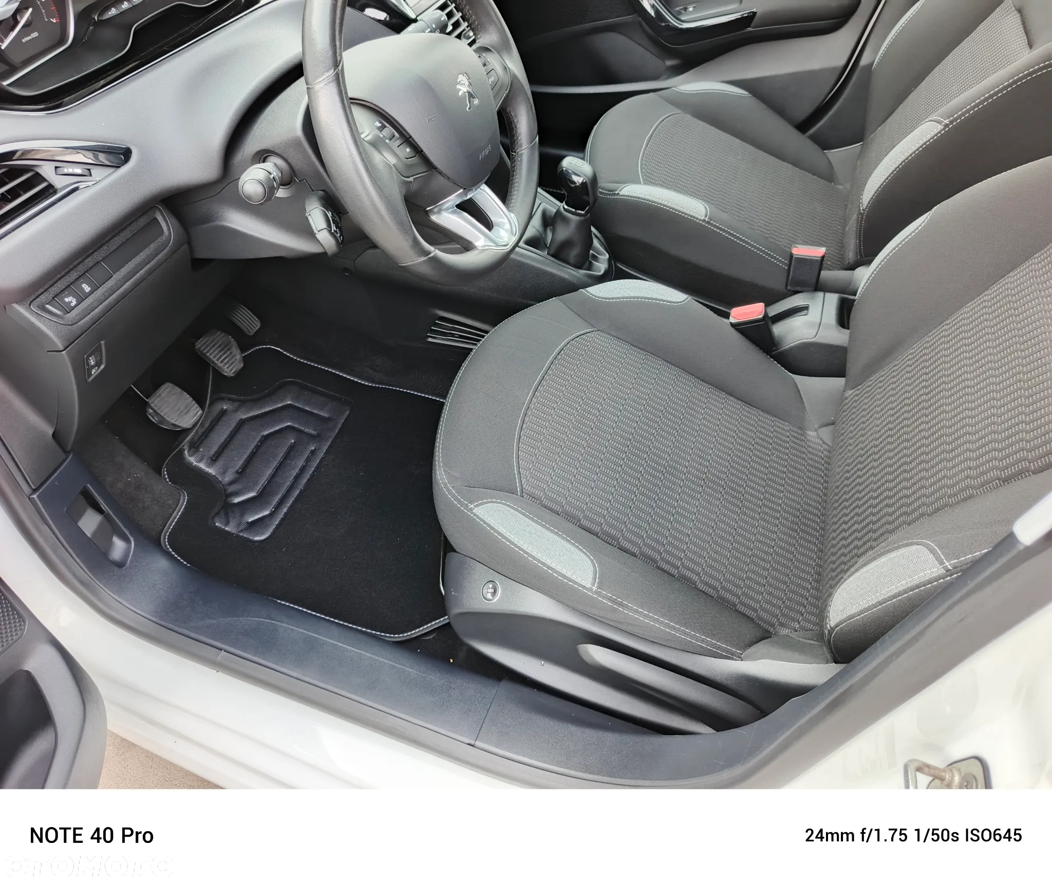 Peugeot 208 1.2 PureTech GPF Allure S&S - 14