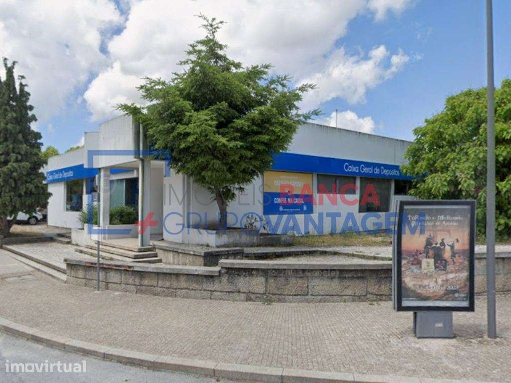 Prédio para Comércio e Serviços em Carrazeda de Ansiães, Bragança - Grande imagem: 2/5