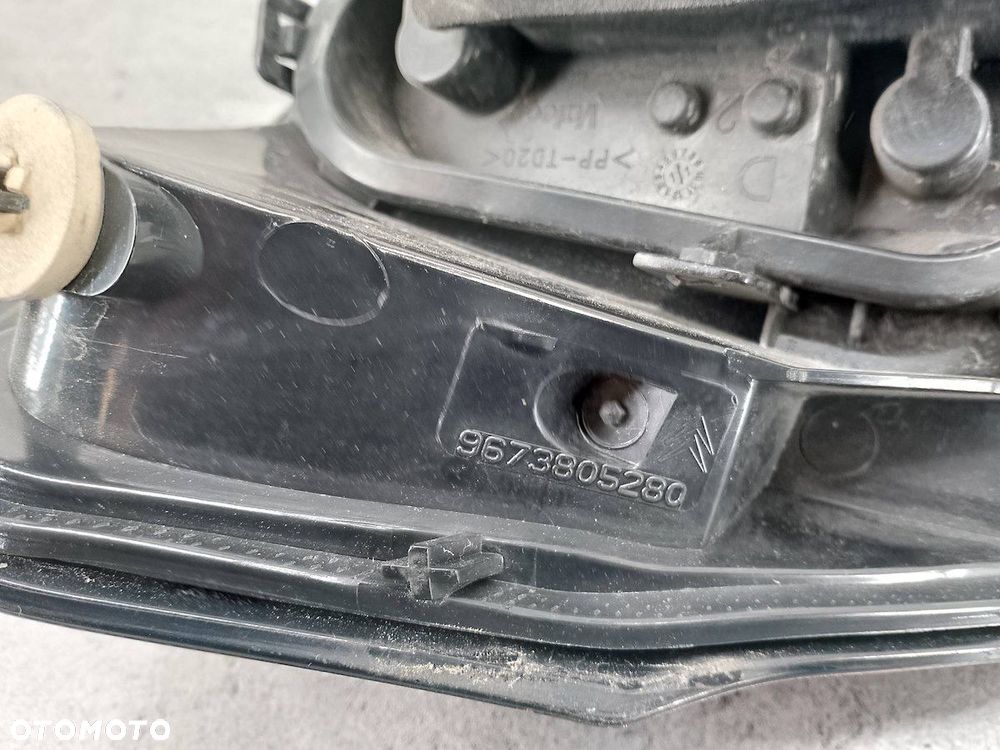 LAMPA TYLNA PRAWA CITROEN C3 II 9673805280 HATCHBACK - 4