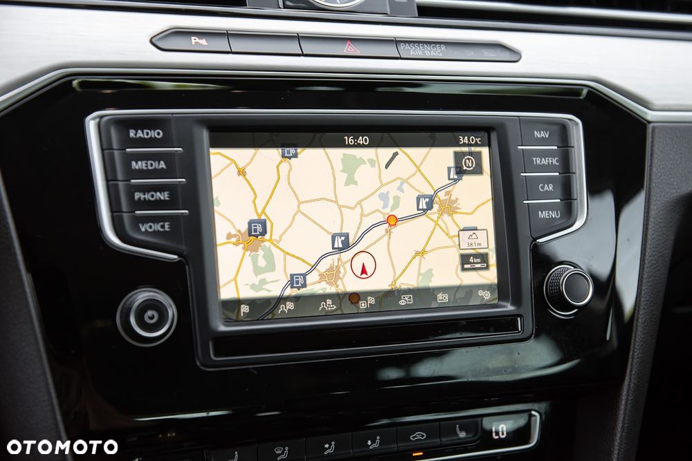 Volkswagen Passat Variant 2.0 TDI SCR DSG Highline - 24