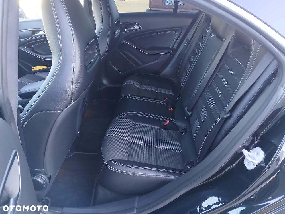 Mercedes-Benz CLA 200 7G-DCT AMG Line - 11