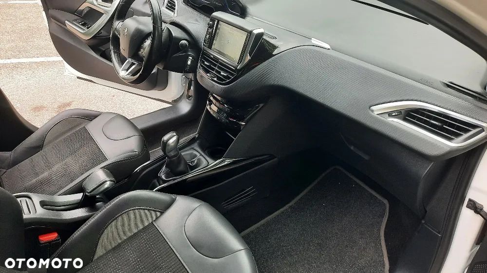 Peugeot 2008 1.2 Pure Tech Allure S&S - 14