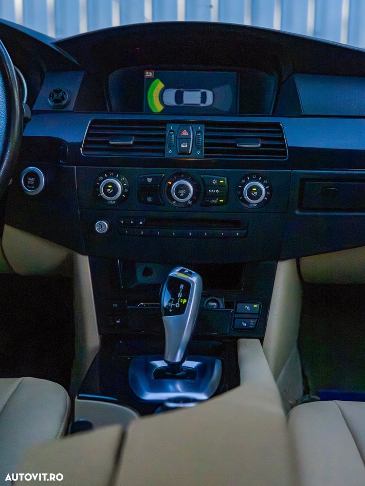 BMW Seria 5 525d xDrive Aut. - 30