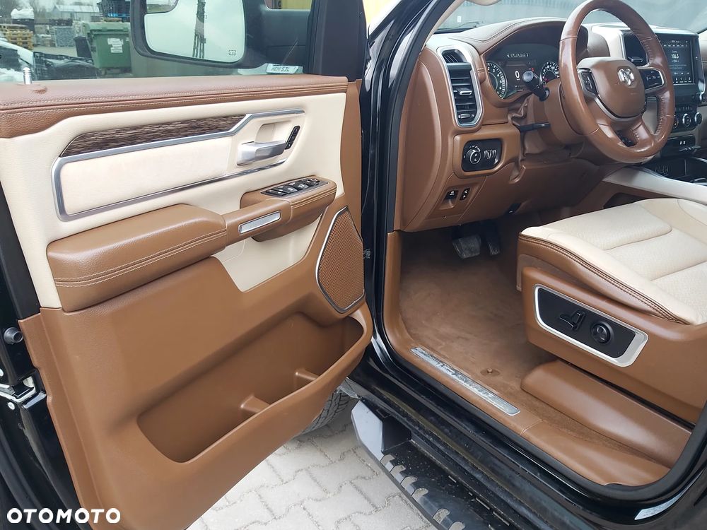 RAM 1500 Crew Cab Shortbed Laramie - 24