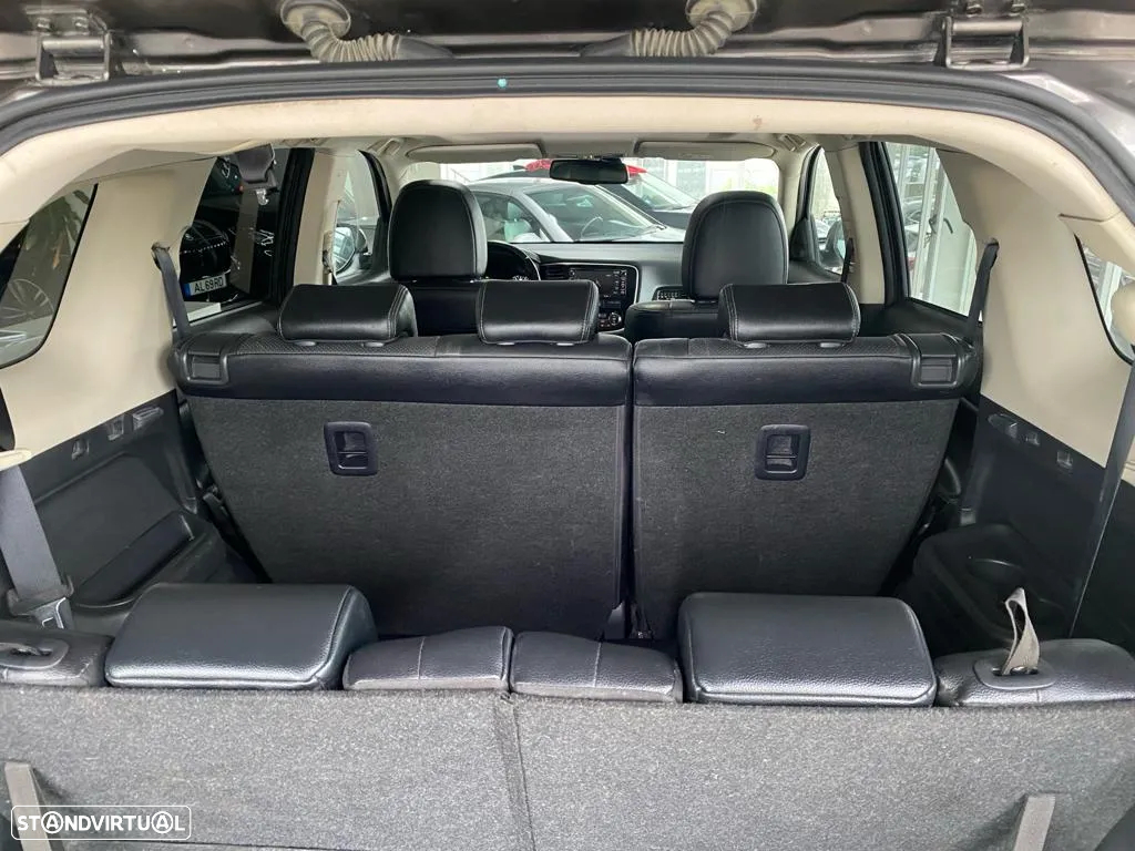 Mitsubishi Outlander 2.2 DI-D Intense - 32