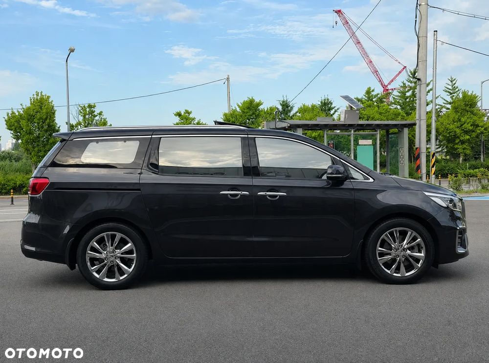 Kia Carnival - 3