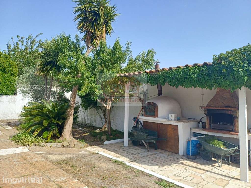 Moradia com jardim e piscina para remodelação em Grândola - 20 minu... - Grande imagem: 3/24