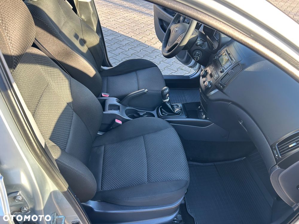 Hyundai i30 i30cw 1.6 CRDi FIFA WM Edition - 13