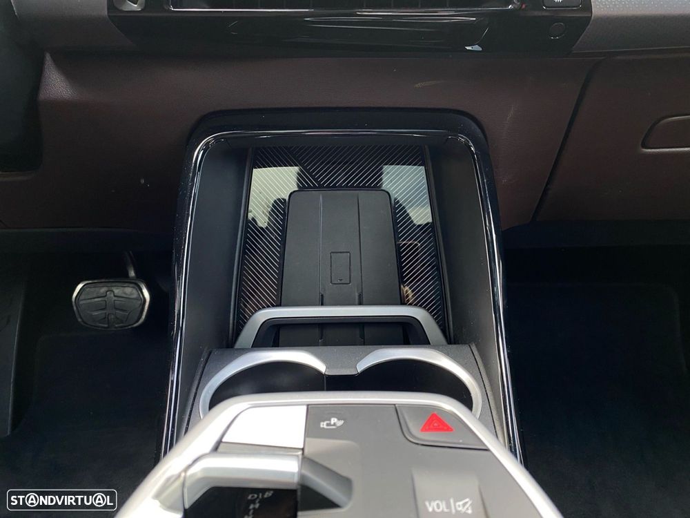 BMW iX1 eDrive20 Pack Desportivo M - 12