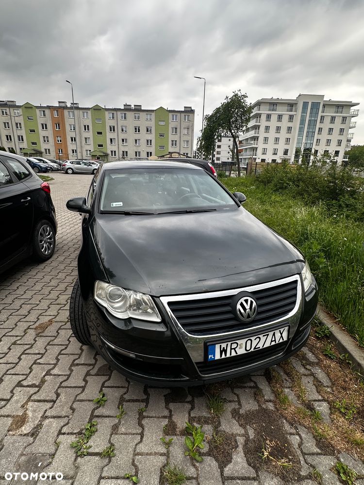 Volkswagen Passat - 1
