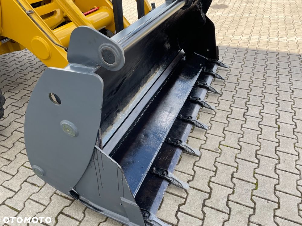 Komatsu WB97s - 27