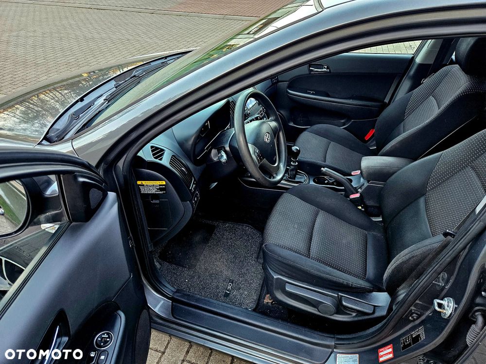 Hyundai i30 1.6 blue Classic - 12