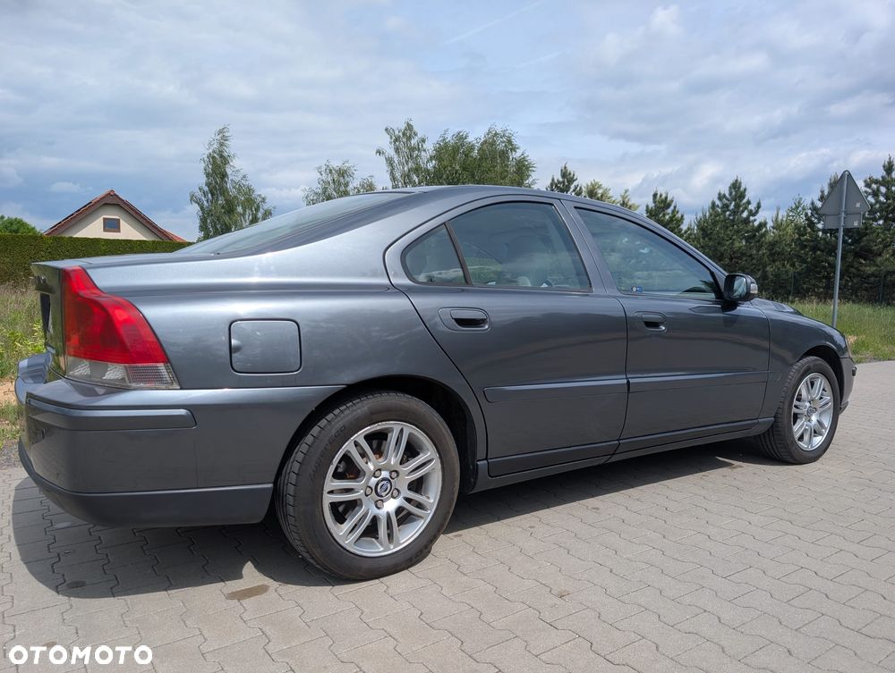 Volvo S60 2.4D Momentum - 4