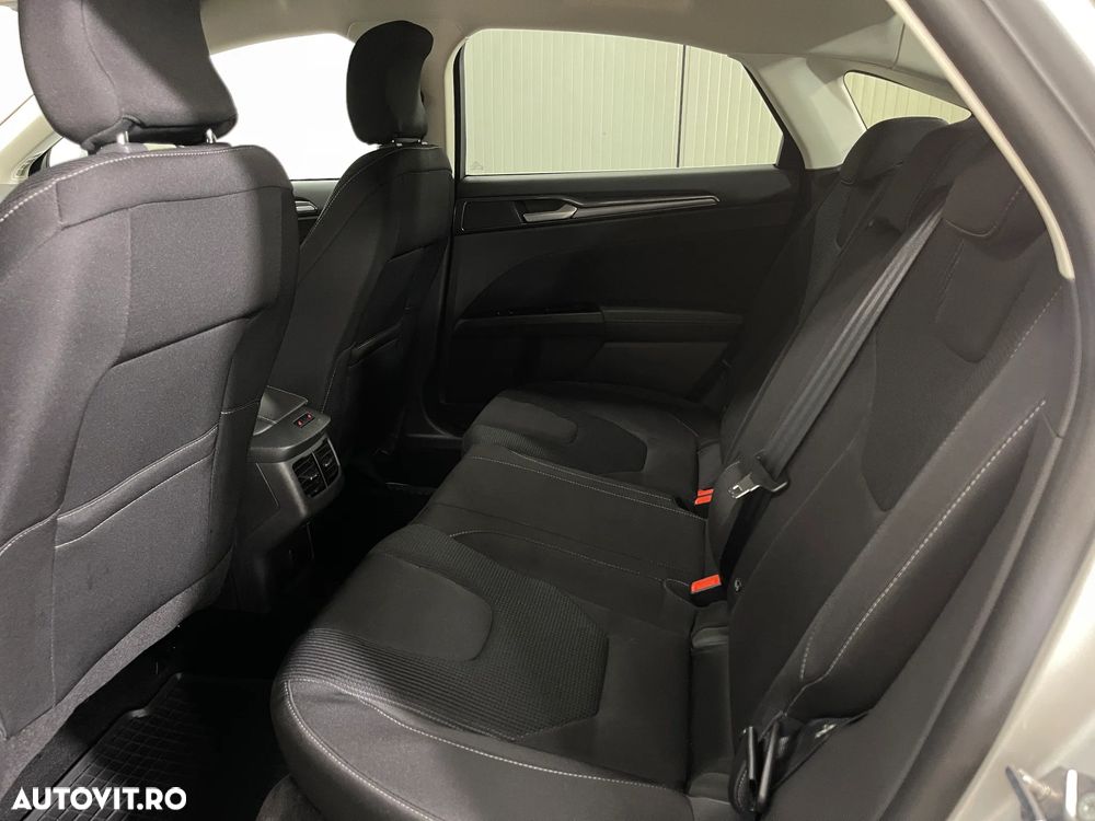 Ford Mondeo 2.0 HEV Titanium - 12
