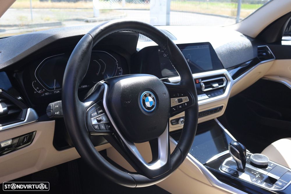 BMW 330 e Line Sport Auto - 27