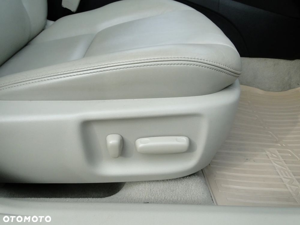 Toyota Avensis 2.2 D-CAT Sol plus NAVI - 21