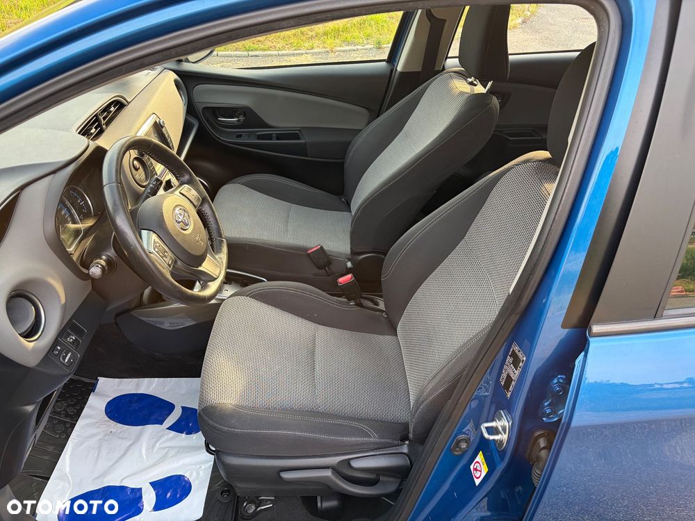 Toyota Yaris Hybrid 100 Sol - 5