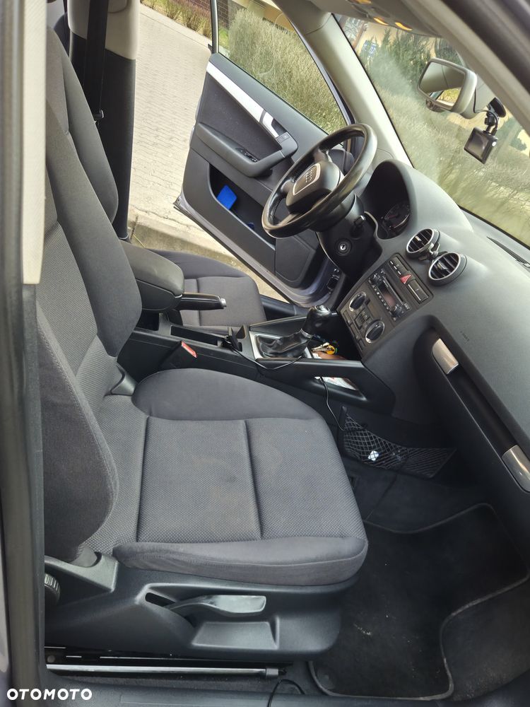Audi A3 Sportback 1.6 Ambiente - 14