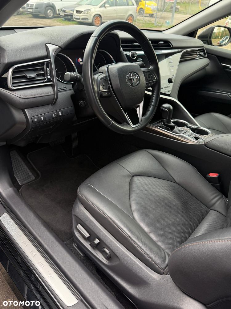 Toyota Camry 2.5 Hybrid Executive CVT - 17