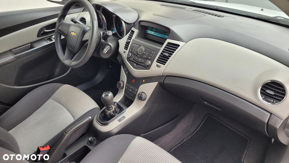 Chevrolet Cruze 1.6 LS - 14