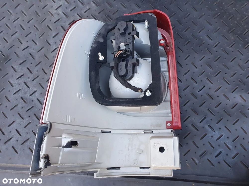 VW SHARAN LIFT 00-09 LAMPA PRAWA TYŁ EUROPA + WTYCZKA INSTALACJA - 3