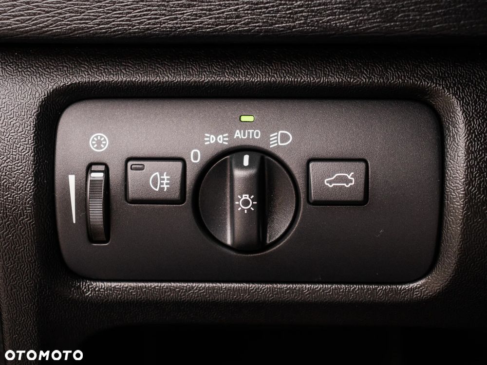 Volvo V40 D2 Drive-E R-Design Momentum - 27