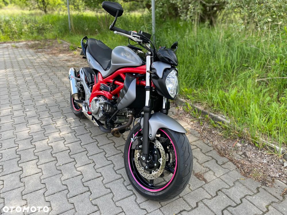 Suzuki Gladius - 2