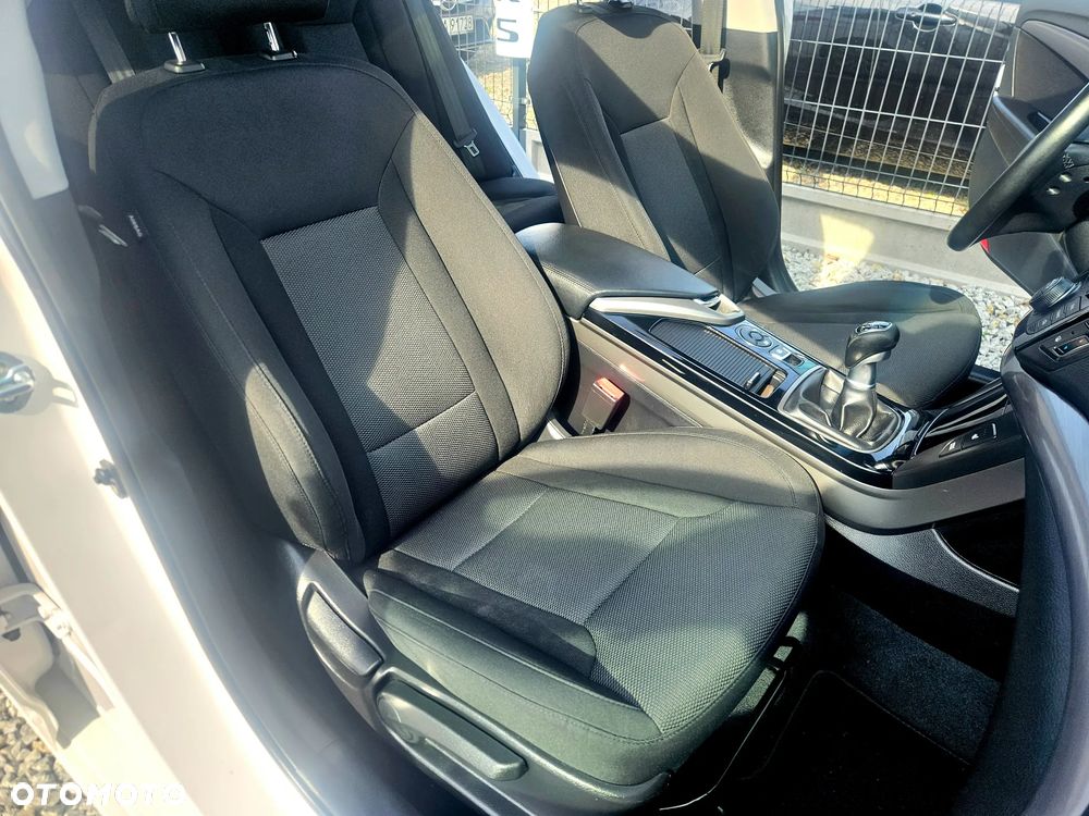 Hyundai i40 Kombi 2.0 Premium - 32