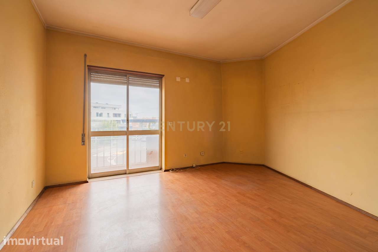 Apartamento T2 em Marinha Grande - Oportunidade Única! - Grande imagem: 2/22